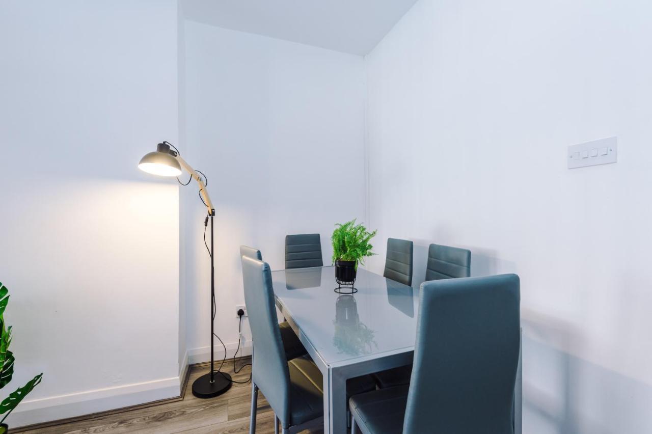 Holiday home Stylish 2 Bedroom House, Entire Home, Free Parking, Wifi & Netflix Liverpool