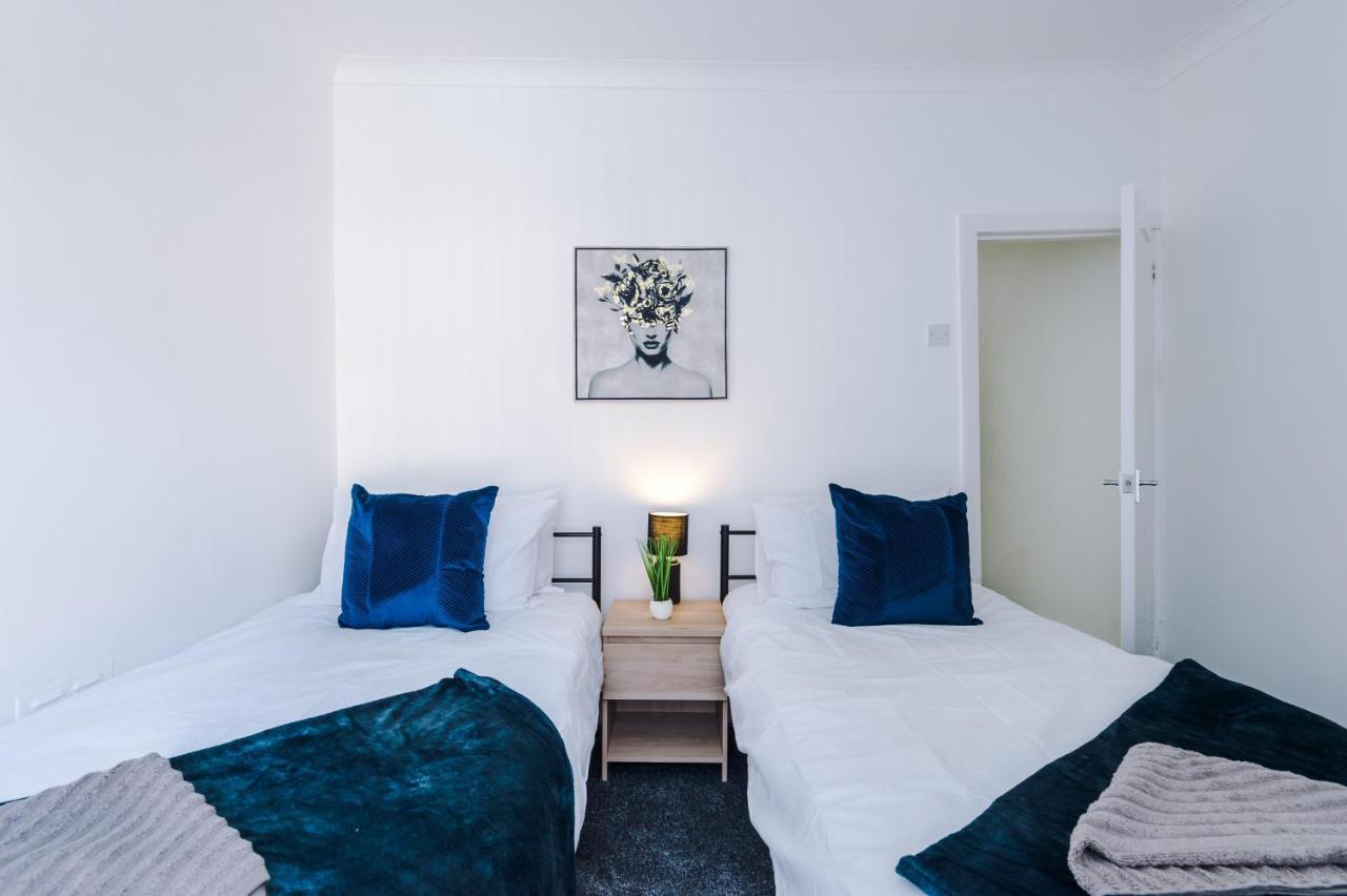 Stylish 2 Bedroom House, Entire Home, Free Parking, Wifi & Netflix Holiday home *