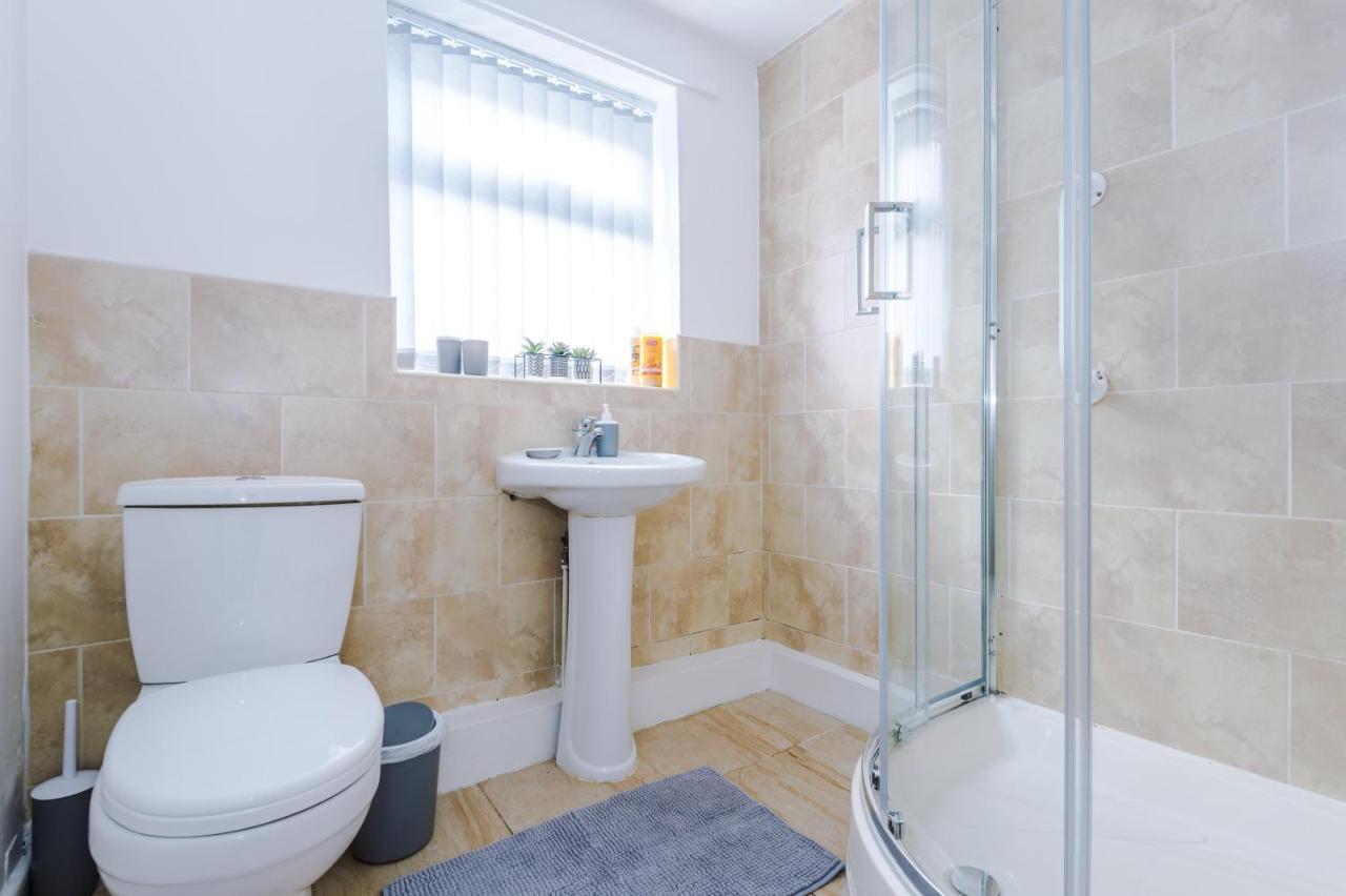 Holiday home Stylish 2 Bedroom House, Entire Home, Free Parking, Wifi & Netflix